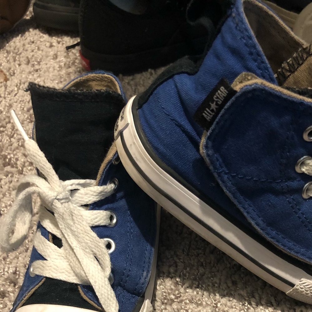Blue high top converse